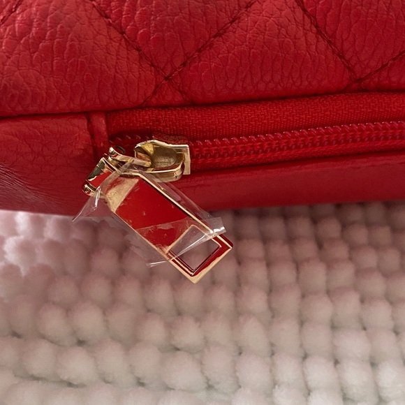Andrew Marc New York Red Quilted Crossbody Bag - Picture 3 of 9